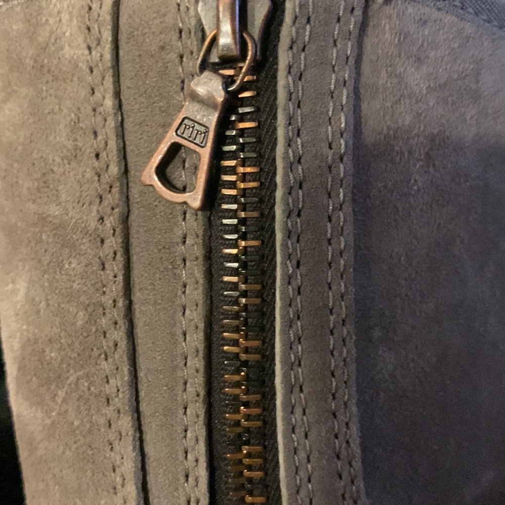 Ugg Grey Suede boot designer - Picture 8 of 10